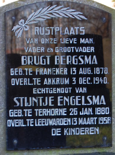 Grafsteen Brugt Bersgma op kerkhof te Terhorne