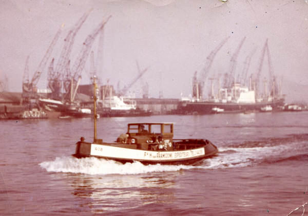 Pieter Draaijer op een sleepboot