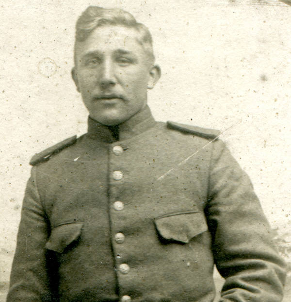 Siebe Tjalling Bis, omstreeks 1915, foto ter ere van zijn diensttijd