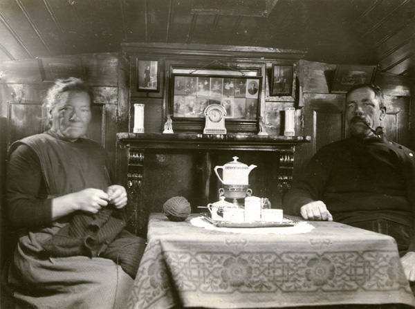 Tjitze Zwierstra met vrouw in roef